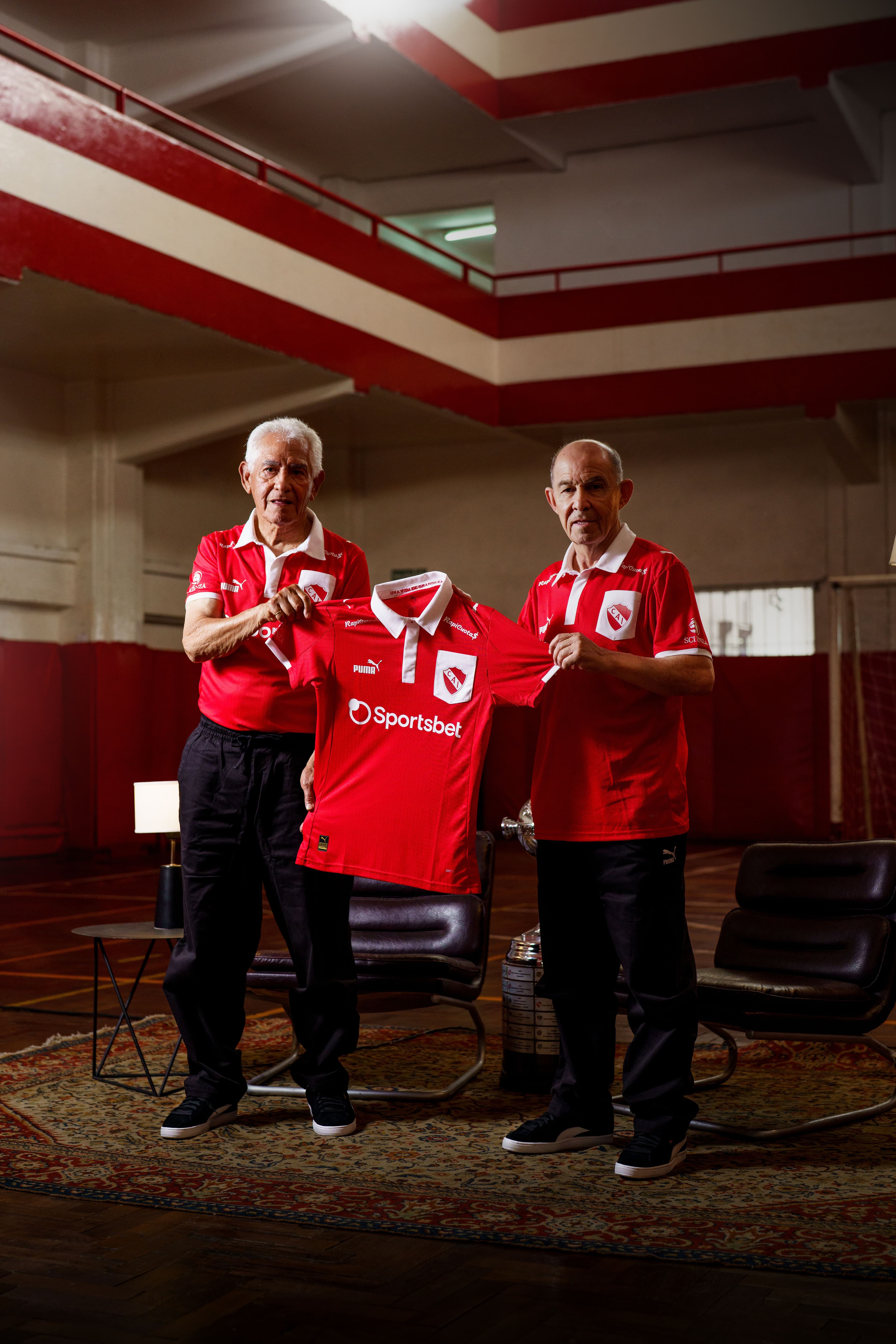 Glorias del 75´: PUMA presentó la nueva camiseta de Independiente