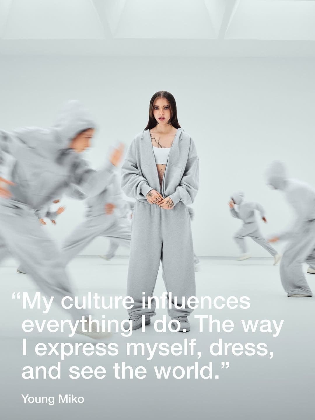 Young Miko protagoniza la nueva campaña de GapSweats