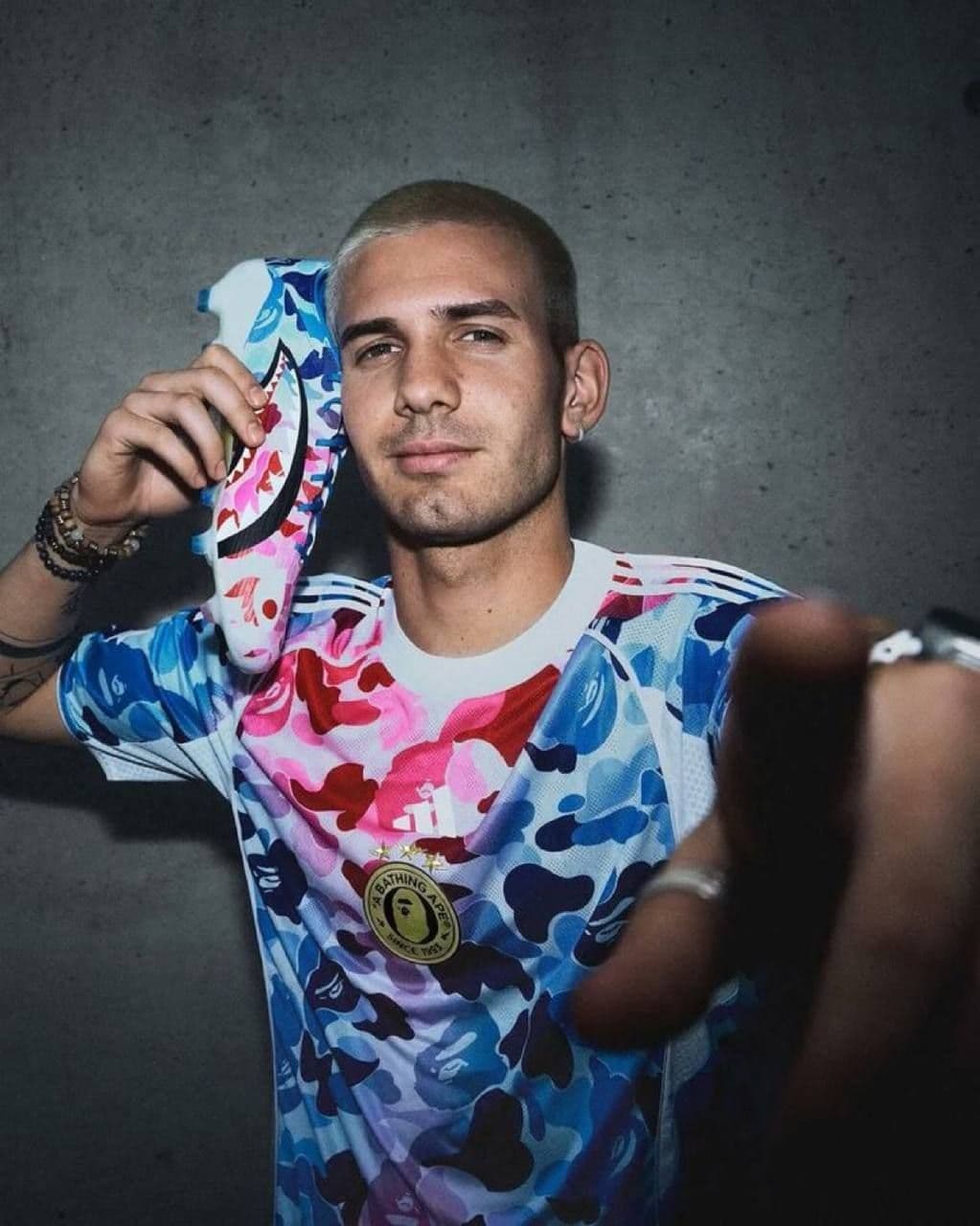 Del hype global al césped argentino: adidas x BAPE