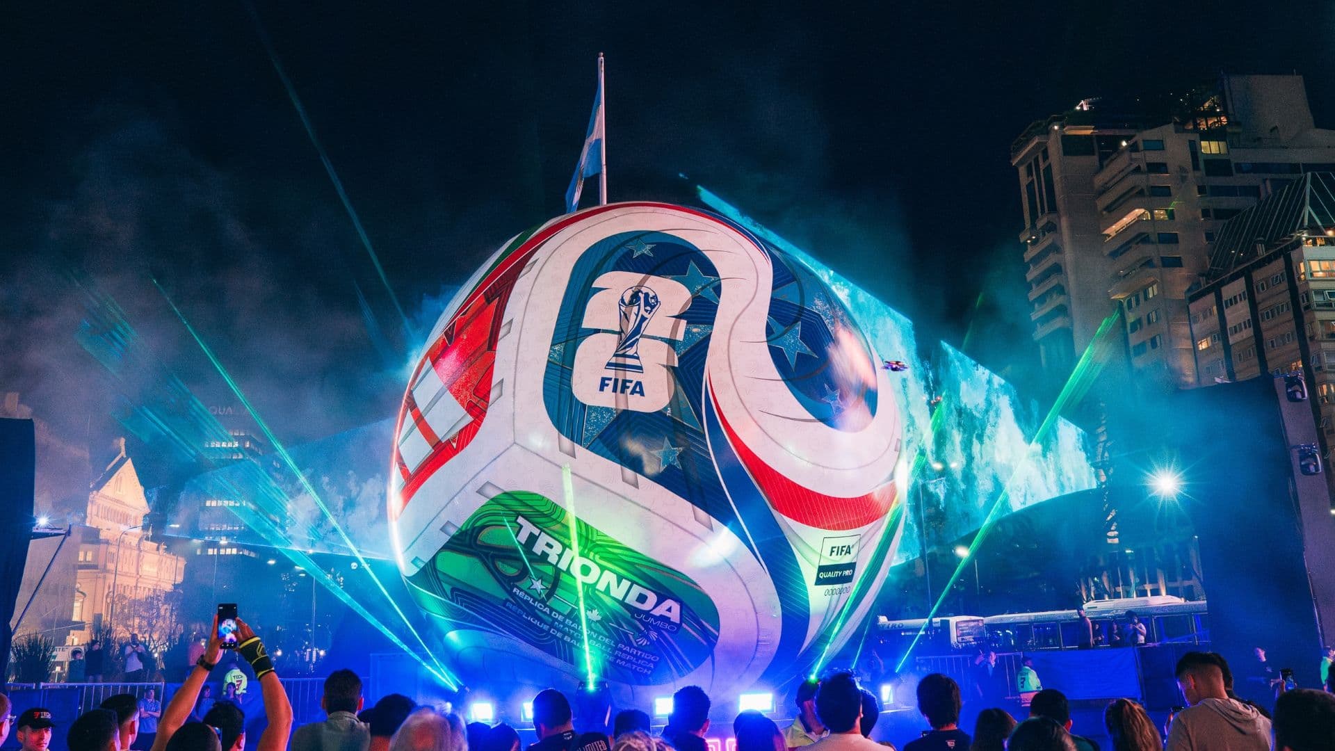 adidas Trionda: la pelota del Mundial 2026 debutó en el Obelisco porteño