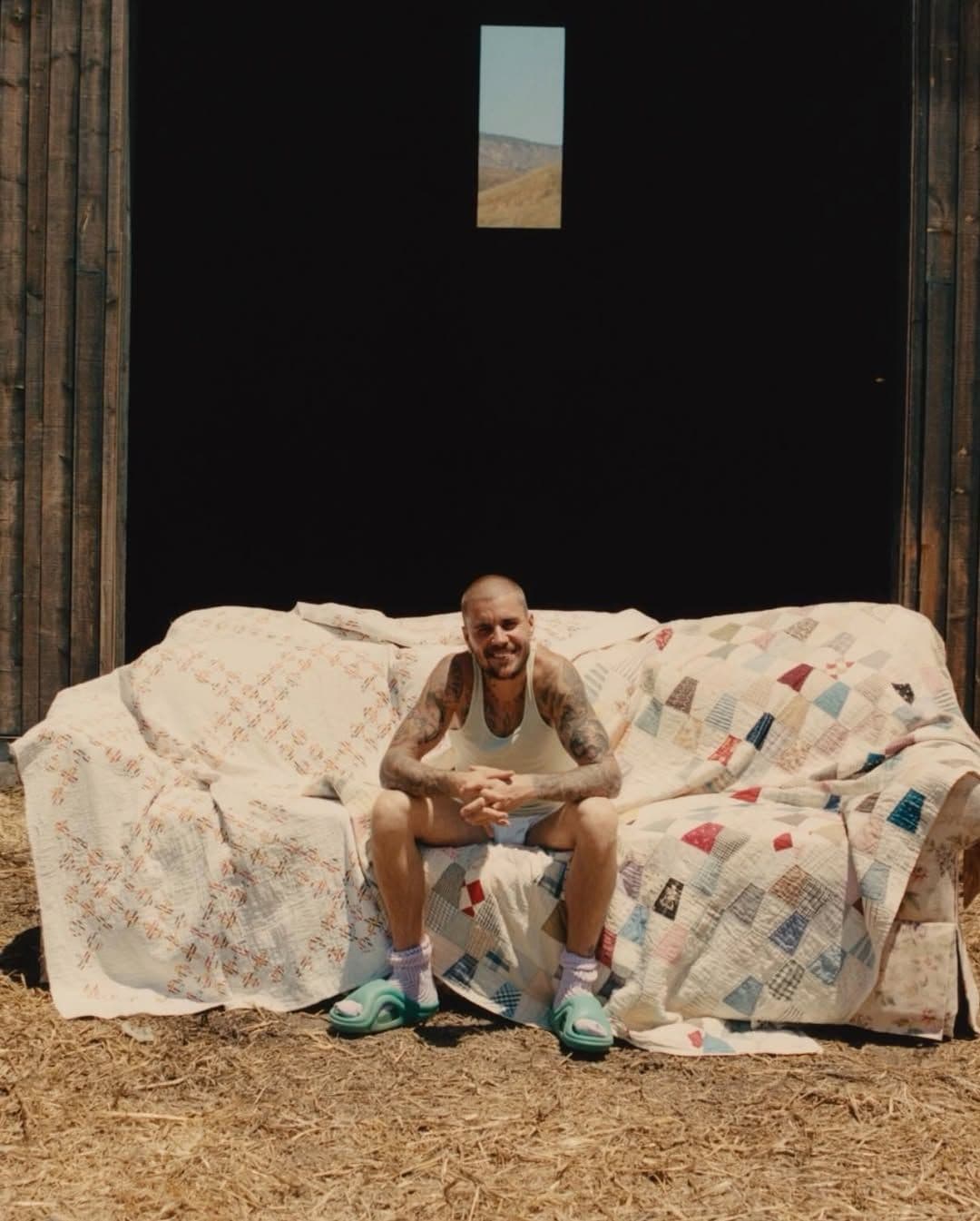 Justin Bieber lanza SKYLRK y anuncia su nuevo disco "SWAG"